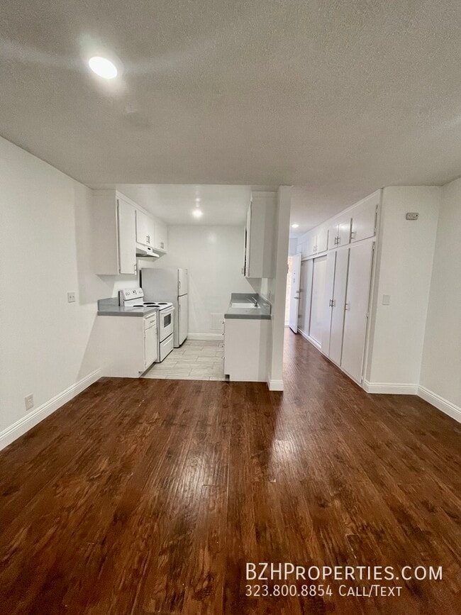 7077 Lanewood Ave in Los Angeles, CA - Building Photo - Building Photo