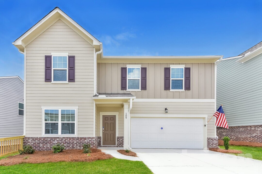 109 Hyde Pk in Winder, GA - Building Photo