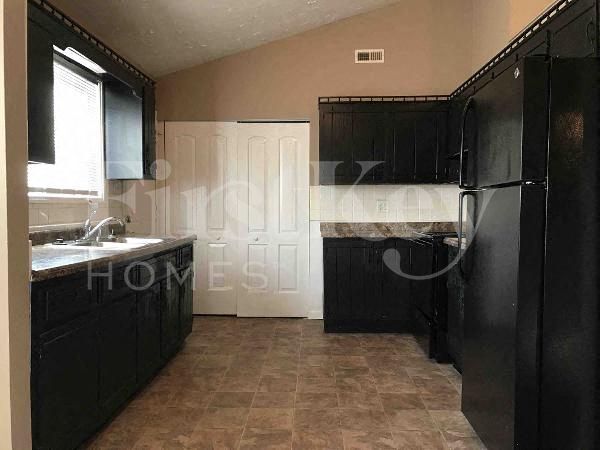 6623 W 16th St in Indianapolis, IN - Foto de edificio - Building Photo