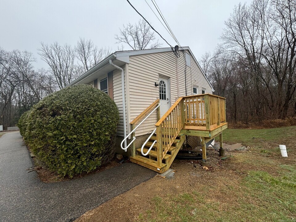 9 White Oak Rd in Mansfield, CT - Building Photo