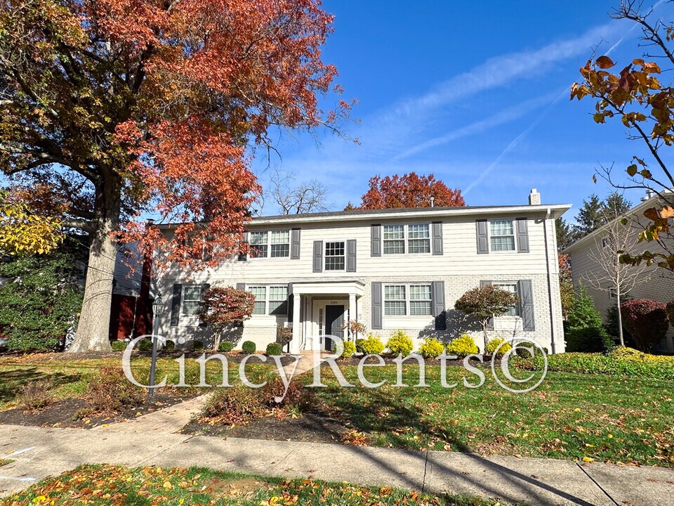 3684 Ashworth Dr in Cincinnati, OH - Building Photo