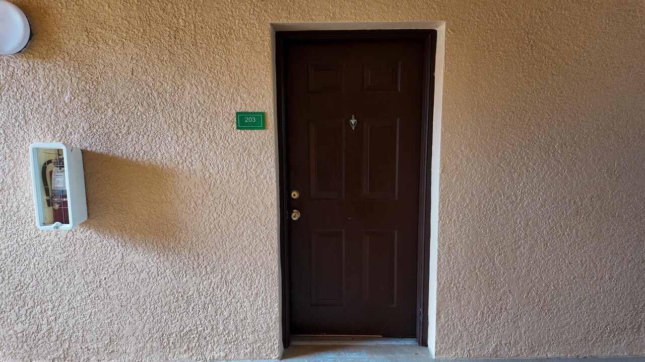 241 SW Palm Dr in Port St. Lucie, FL - Building Photo