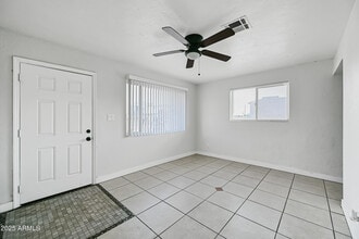 2518 W Ocotillo Rd in Phoenix, AZ - Building Photo - Building Photo