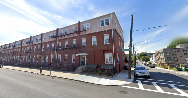 180 North Beacon St, Unit 3 in Boston, MA - Building Photo - Building Photo