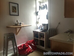 1375 Commonwealth Ave, Unit 10 in Boston, MA - Building Photo - Building Photo