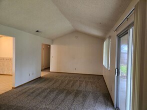 3712 Kelso Way in Modesto, CA - Building Photo - Building Photo