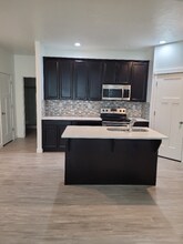 332 N 725 E in Vineyard, UT - Building Photo - Building Photo