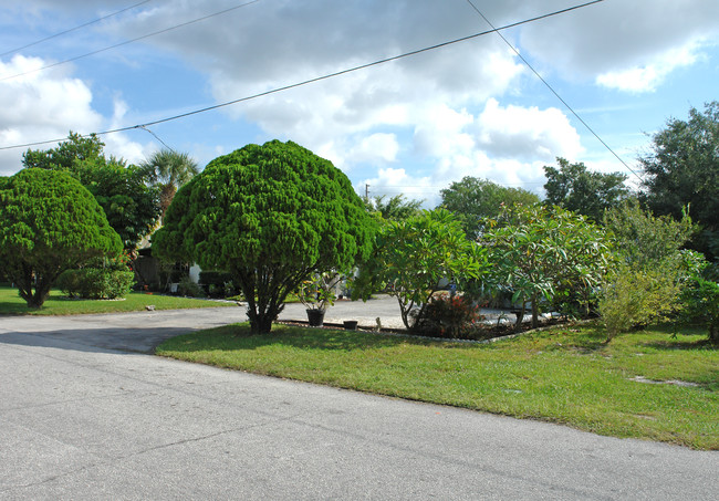 509 Crest Ave in Clearwater, FL - Foto de edificio - Building Photo