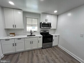 1113 E Hunting Park Ave in Philadelphia, PA - Building Photo - Building Photo