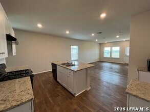 465 Middle Grn Lp in Floresville, TX - Building Photo - Building Photo