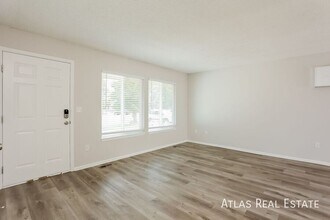 3571 S Lewiston Way in Aurora, CO - Building Photo - Building Photo