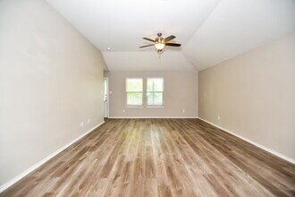 4713 Joshua Dr in Sanger, TX - Foto de edificio - Building Photo