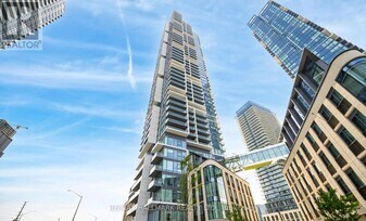 7890 Jane St in Vaughan, ON - Building Photo