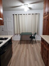 150 E Lakeshore Dr, Unit 55+ in Lake Elsinore, CA - Foto de edificio - Building Photo