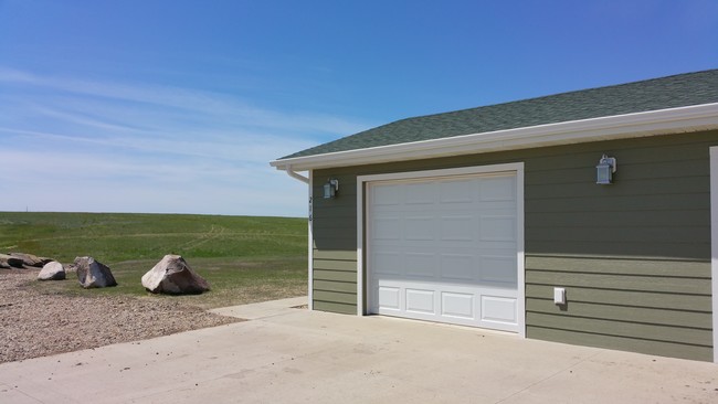 Prairie Meadows Townhomes in New Town, ND - Building Photo - Building Photo