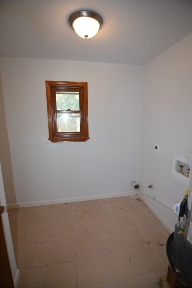 property at 906 Arrow Lake Dr