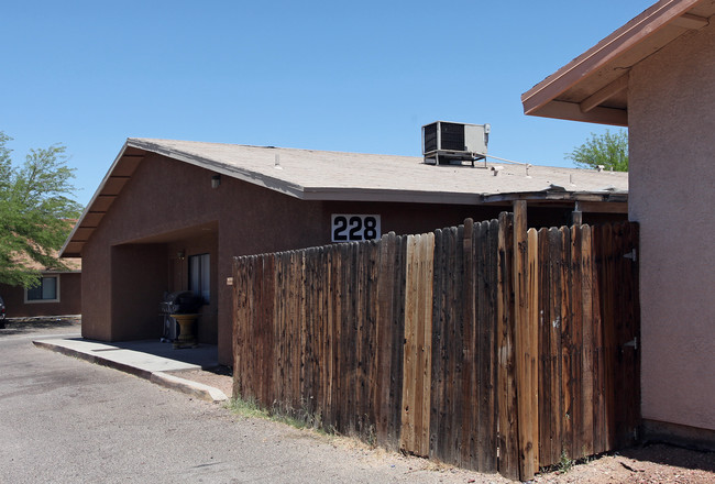 228 W Roger Rd in Tucson, AZ - Building Photo - Building Photo