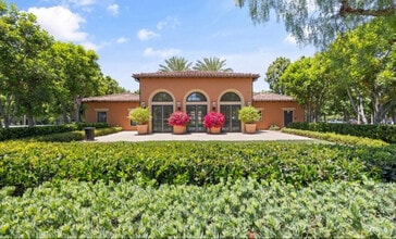 61 Pathway in Irvine, CA - Foto de edificio - Building Photo