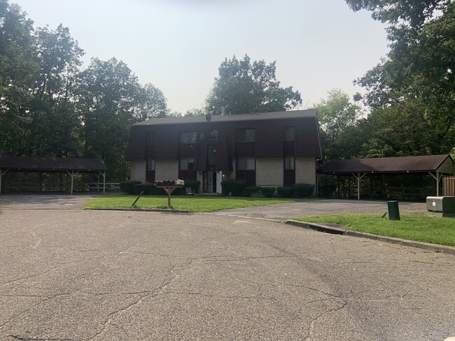 Timber Court Apartments in Niles, OH - Building Photo - Building Photo