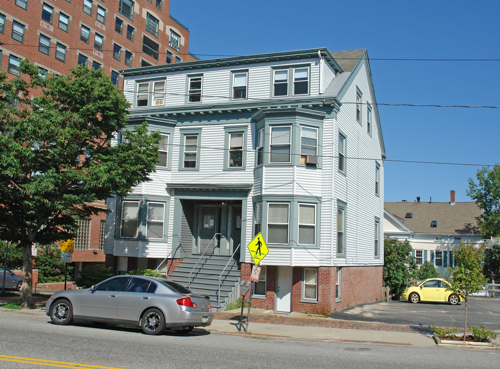 385 Cumberland Ave in Portland, ME - Building Photo