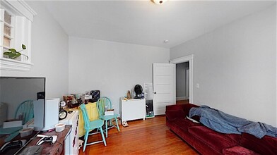 6 Hinckley St, Unit 1 in Somerville, MA - Building Photo - Building Photo