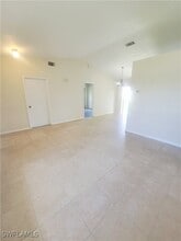 19399 Orchidtree Ct in Lehigh Acres, FL - Foto de edificio - Building Photo