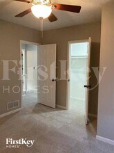 8533 N Overland Dr in Kansas City, MO - Building Photo - Building Photo