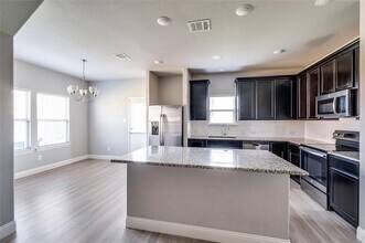 5002 Villas Dr in Sanger, TX - Building Photo - Building Photo