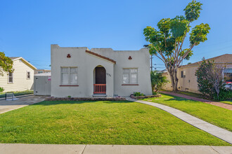 1027-1033 Wilbur Ave in San Diego, CA - Building Photo - Primary Photo