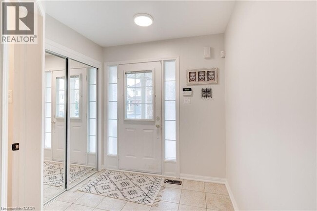 1004 Donnelly St in Milton, ON - Building Photo - Building Photo