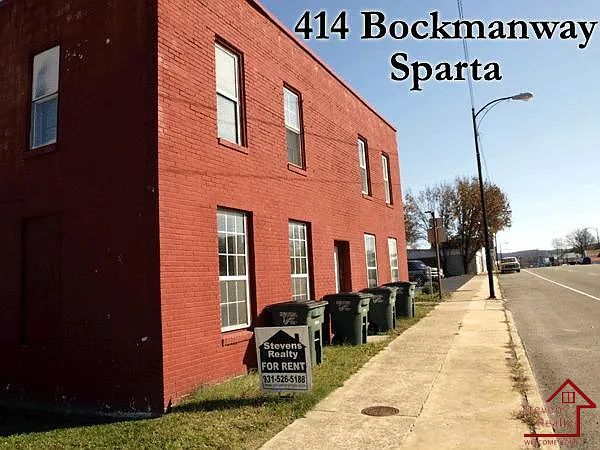 414 W Bockman Way in Sparta, TN - Building Photo