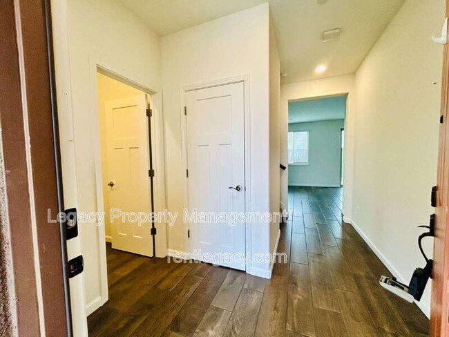 3879 Ivan Way in Rancho Cordova, CA - Building Photo - Building Photo