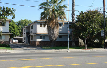 Gunst Apartment Complex in Sherman Oaks, CA - Building Photo - Building Photo