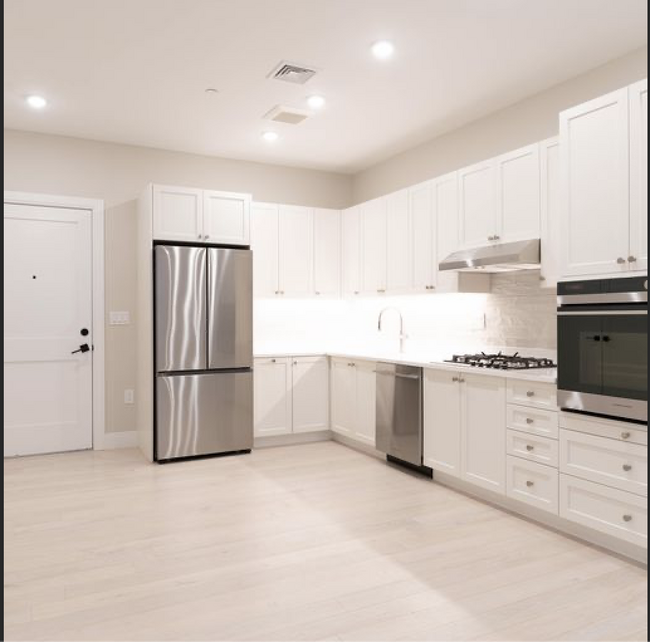 198 Green St, Unit 202