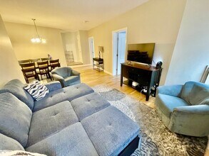 19 Wiget St, Unit APT404 in Boston, MA - Foto de edificio - Building Photo
