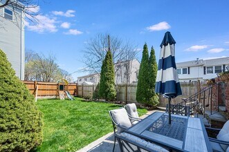 64 Parker St in Chelsea, MA - Foto de edificio - Building Photo