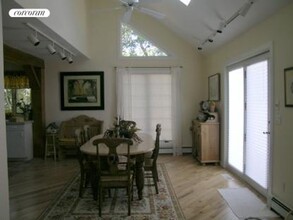 51 Montauk Ave in East Hampton, NY - Building Photo - Building Photo