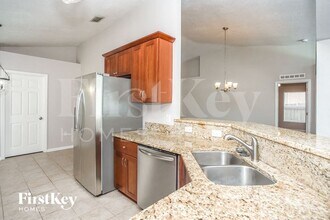 12612 Lake Vista Dr in Gibsonton, FL - Building Photo - Building Photo