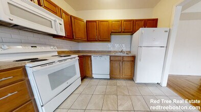 1131 Commonwealth Ave in Boston, MA - Building Photo - Building Photo