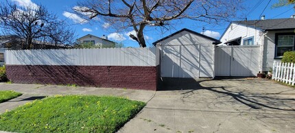 4938 Clinton Ave in Richmond, CA - Building Photo - Building Photo