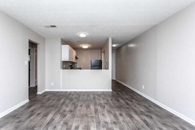 Aspen Court Apartments in Atlanta, GA - Building Photo - Interior Photo