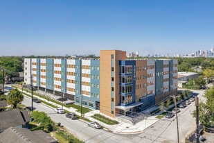 Avenue J in Houston, TX - Building Photo