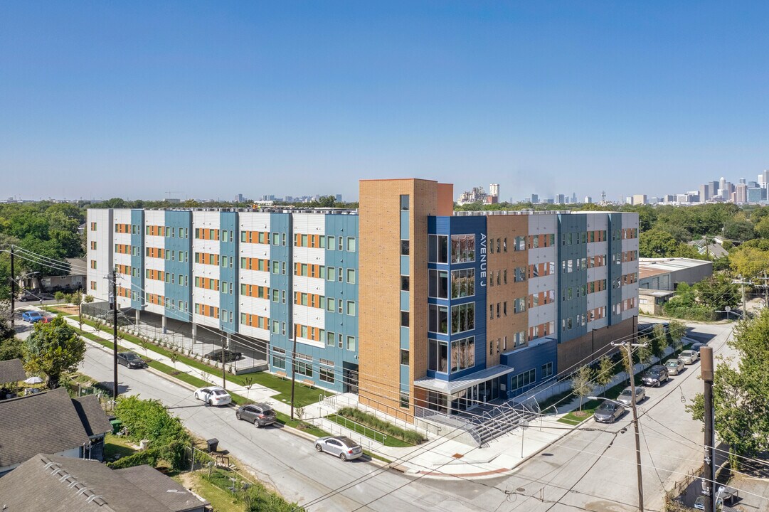 Avenue J in Houston, TX - Foto de edificio