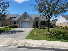 62 Sanibel Ln in Chambersburg, PA - Building Photo