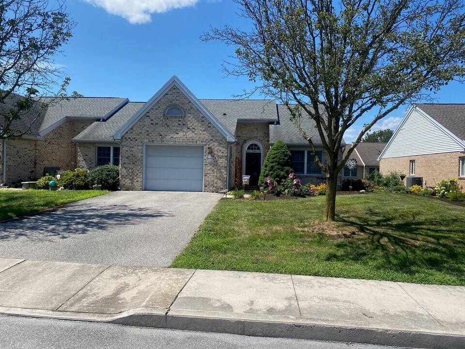 62 Sanibel Ln in Chambersburg, PA - Building Photo