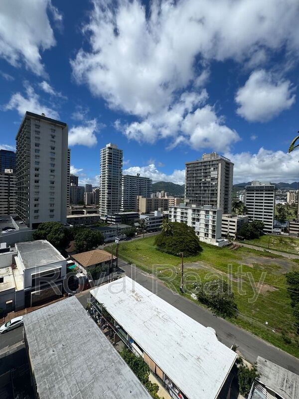 222 Lili?uokalani Ave in Honolulu, HI - Building Photo - Building Photo