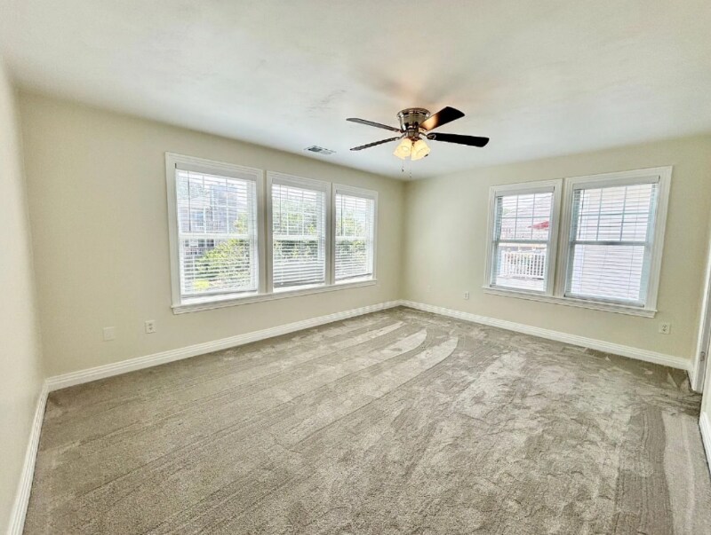 259 W Ocean View Ave in Norfolk, VA - Building Photo