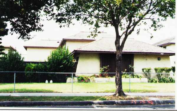 4821-4827 Terrace Ave in Oxnard, CA - Foto de edificio - Building Photo