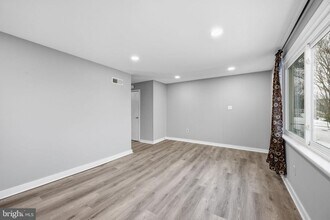 7911 Bank St in Baltimore, MD - Foto de edificio - Building Photo