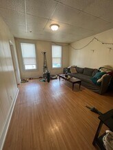 48 Brooks St, Unit 2 in Boston, MA - Foto de edificio - Building Photo